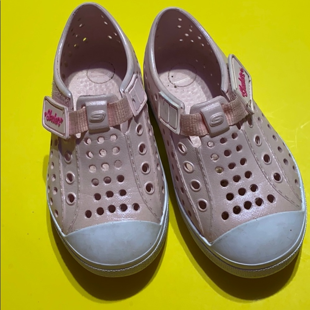 sketchers girls slip ons